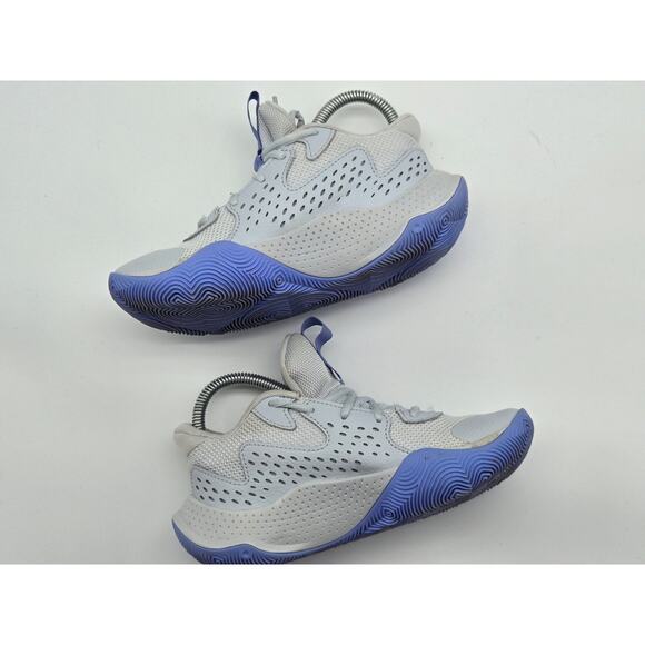 Under Armour Jet '23 "Grey/Blue" Boys Basketball Shoe 4Y | 3026635-102 - Picture 4 of 8